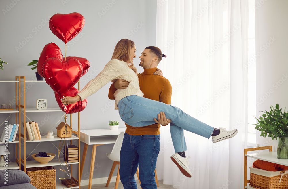 Fotografia do Stock: Happy romantic couple celebrating St Valentine's ...