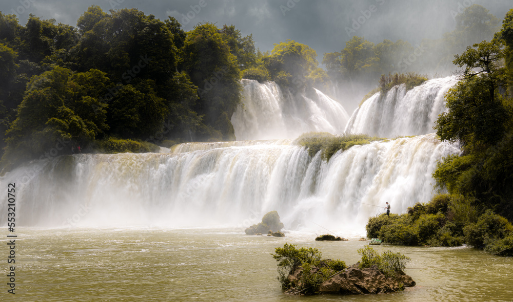 Fototapeta premium Guangxi Detian cross-border waterfall between Vietnam and China. Summmer view, full of water