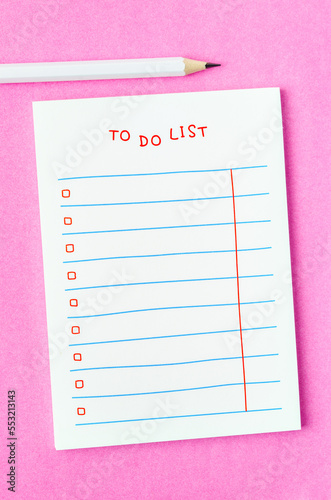Foto Blank To do list in notepad with wooden pencil on pink background
