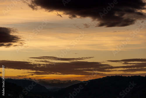 Levé de soleil sur la vallée de l'allier © Xgarou666