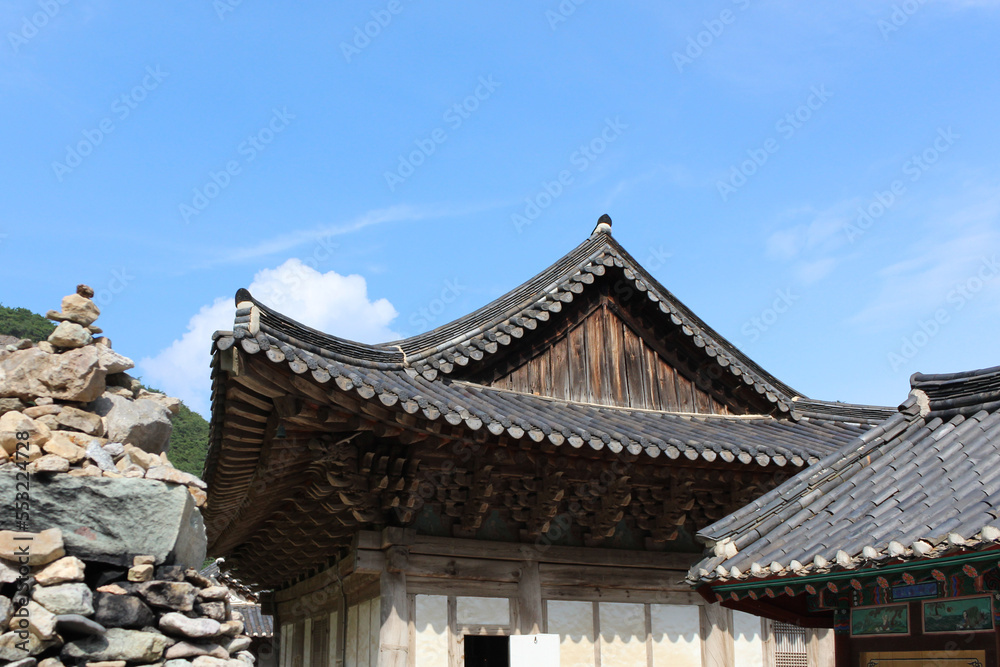 An old hanok with a lot of history. tiled roof.
