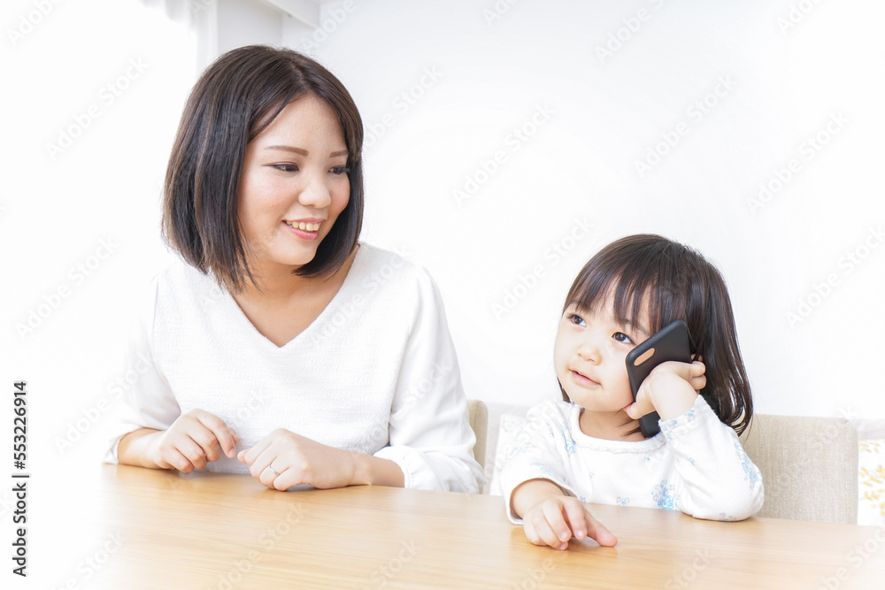スマホを使う子ども