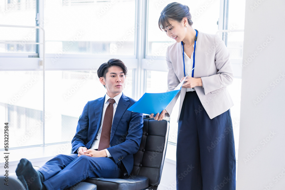 若手経営者と秘書 若手経営者と秘書
