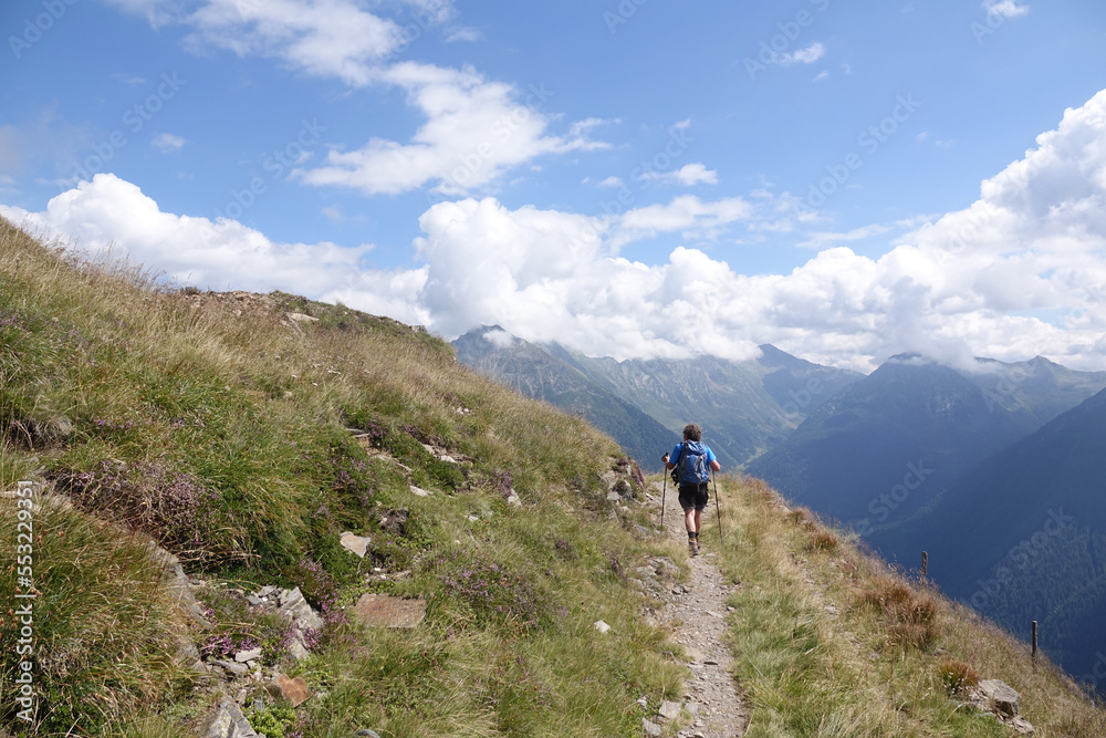 Fototapeta premium Wanderer am Glaitner Hochjoch
