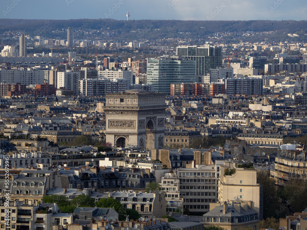 El arco de triunfo de París visto desde la Torre Eiffel
