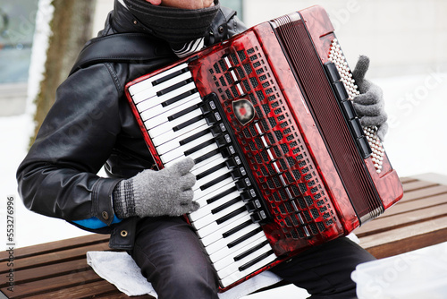 Fotografi accordion player in action