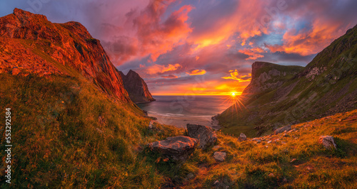 Obraz na płótnie beautiful sunset at kvalvika beach on the lofoten islands in norway w salonie