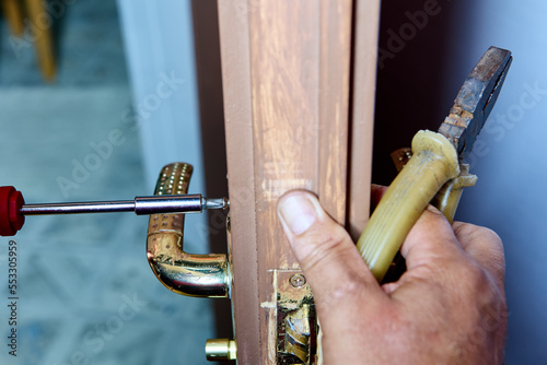 Repair of faulty lever door handle in interior door. photo