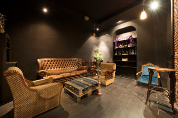 Sierkussen Bar Vintage loungebar met leren fauteuils  © Toyakisfoto.photos