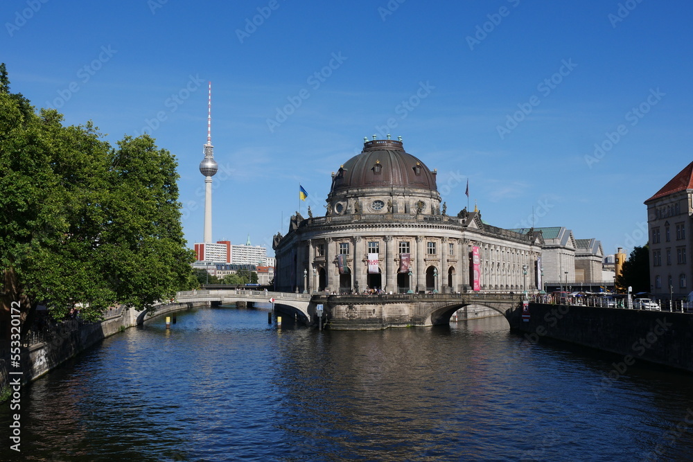 Bodemuseum, Spree und Fernsehturm in Berlin