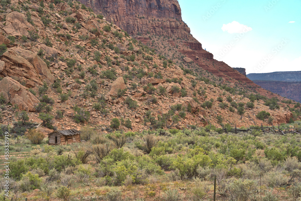 Road trip thru colorful Arizona canyons