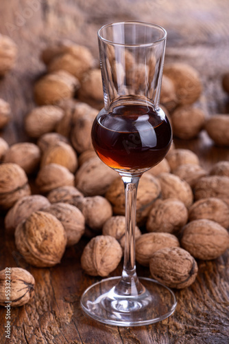 Εκτύπωση καμβά homemade walnut schnapps