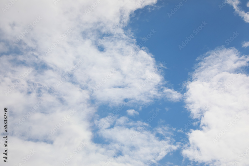Obraz premium Picturesque view of beautiful blue sky with fluffy clouds
