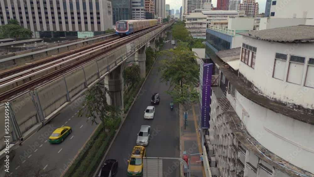 Train ride on the tracks towards the center of bangkok city. Breathtaking aerial view flight lift off drone ari thailand, dezember 2022. 4k marnitz Cinematic Train ride on the tracks towards the center of bangkok city. Breathtaking aerial view flight lift off drone ari thailand, dezember 2022. 4k marnitz Cinematic