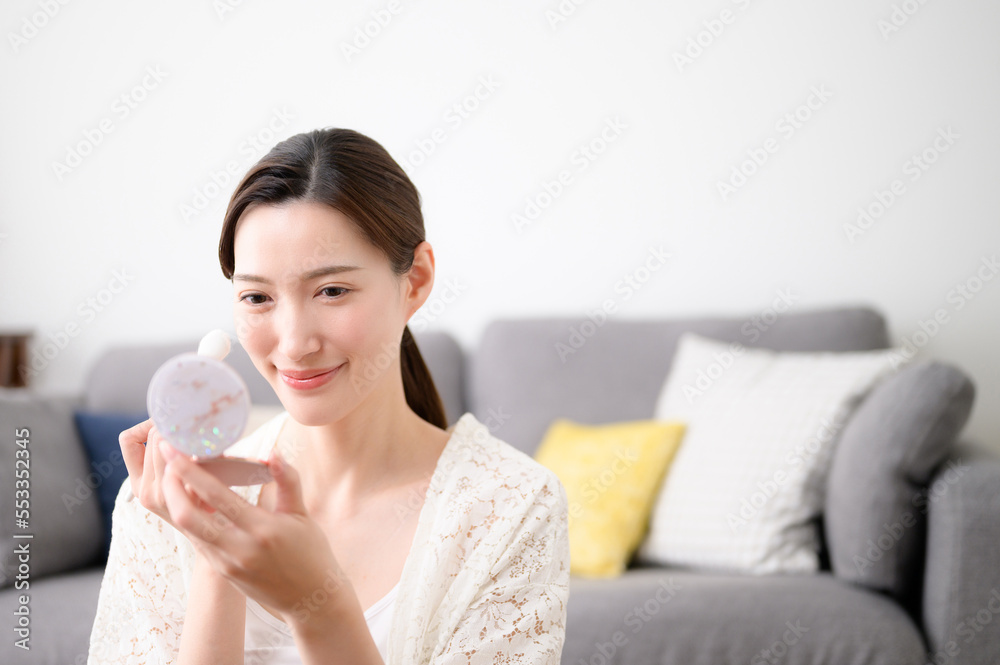 Photo of beautiful woman finishing with makeup blush with brush Front copy space available Photo of beautiful woman finishing with makeup blush with brush Front copy space available