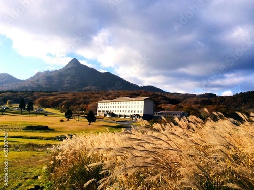 ススキの原とリゾートホテル奥大山
