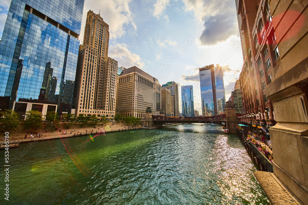 Fototapeta premium Edge of Chicago Illinois midwest ship canal along rows of skyscrapers