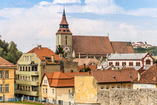 Panorámica de la Catedral de Brasov desde el cemeterio, Rumania