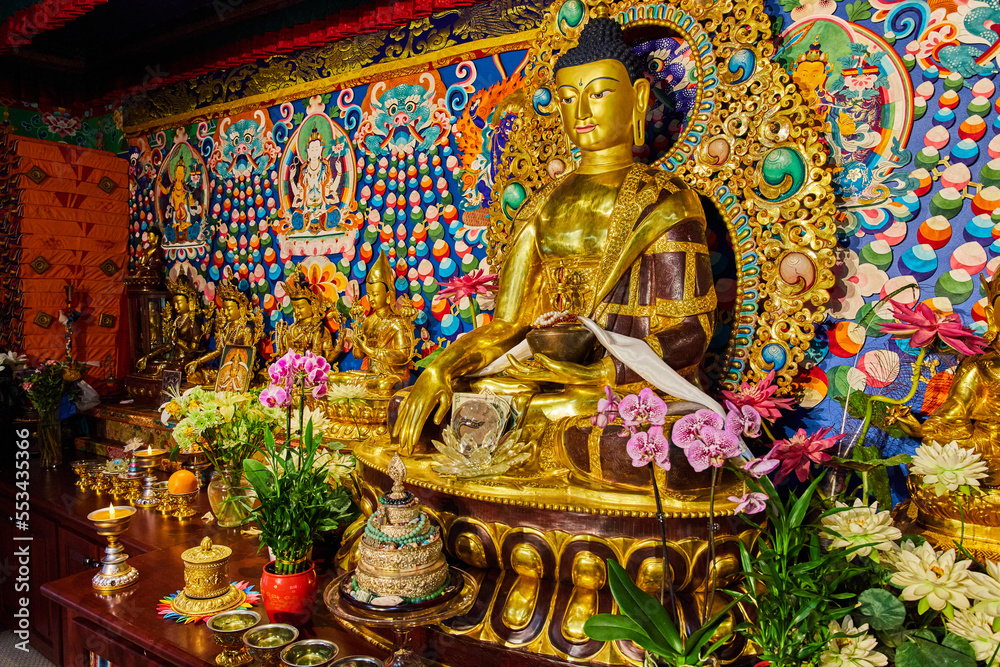 Fotografie Shrine for Tibetan Mongolian Buddhist with ornate idols