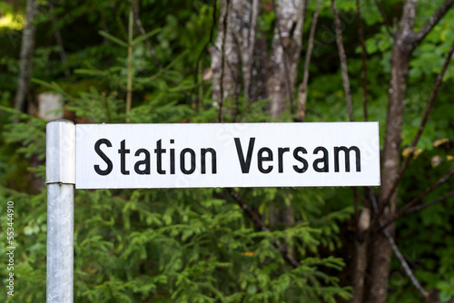 White direction sign showing way to railway station Versam, Canton Graubünden, on a sunny autumn morning. Photo taken September 26th, 2022, Versam Station, Switzerland.