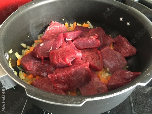 Carne com batatas photo