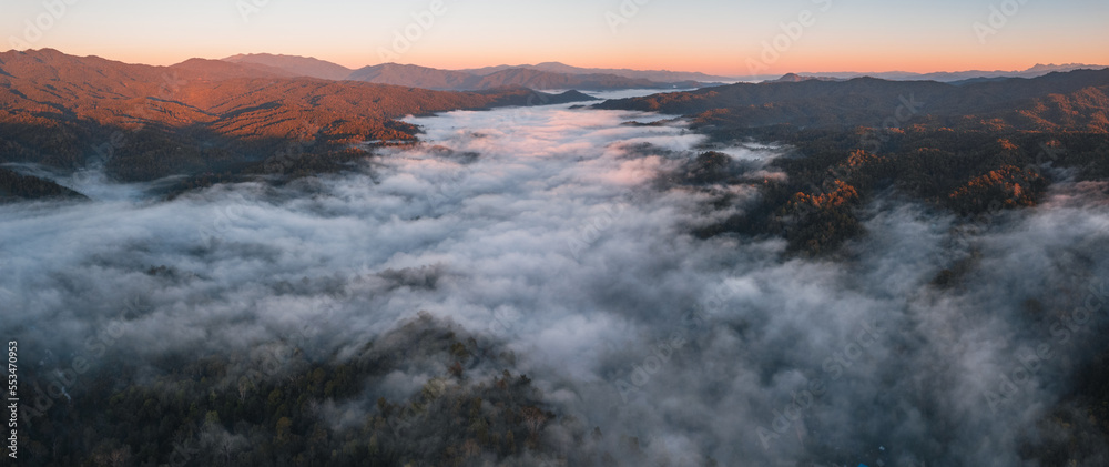 Obraz premium Mountains and fog in the morning, high angle view