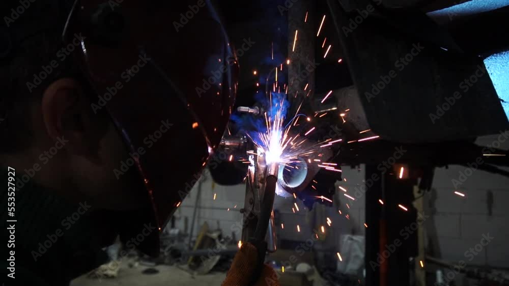 car repair, installation of rear disc brakes instead of drums, welding, locksmith and turning works