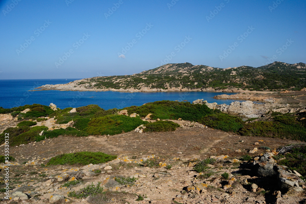 La costa tra la spiaggia di Rena Maiore e la spiaggia di La Niculina La costa tra la spiaggia di Rena Maiore e la spiaggia di La Niculina