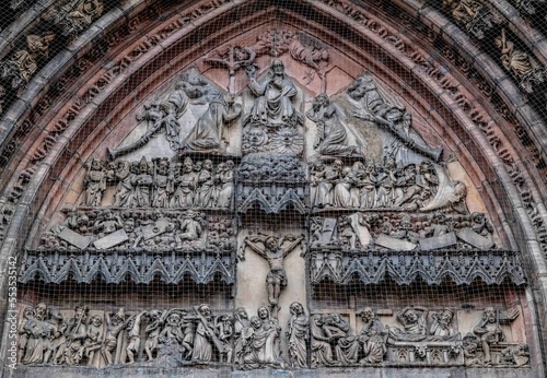 Westfassade der Lorenzkirche in Nürnberg mit wertvollen Bildhauerarbeiten aus dem Mittelalter