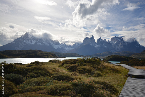 Patagonia lake and mountains © Robert