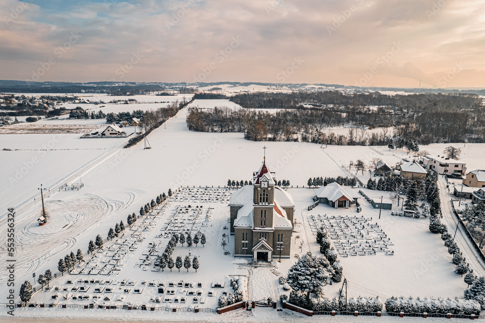 wieś w Polsce na Śląsku zimą, panorama z lotu ptaka, Olza w gminie Gorzyce
