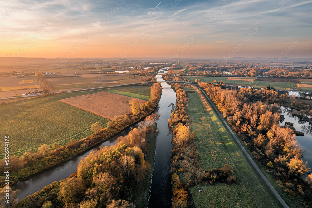 Rzeka Olza wpada do rzeki Odry, obie rzeki wyznaczają granicę Polski i Czech, widok z lotu ptaka jesienią - obrazy, fototapety, plakaty 