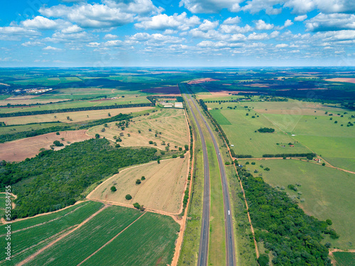 Agro plantação vista aérea fazendas estrada