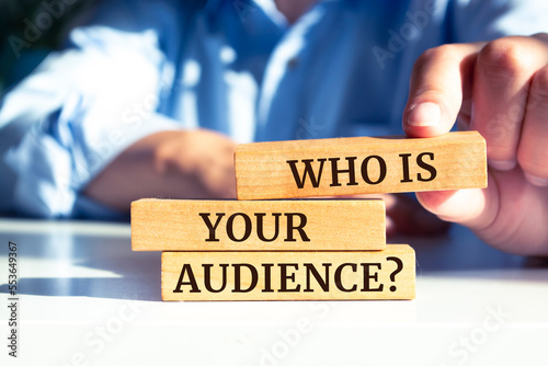 Tablou pe pânză Wooden blocks with words 'Who is your audience?'.