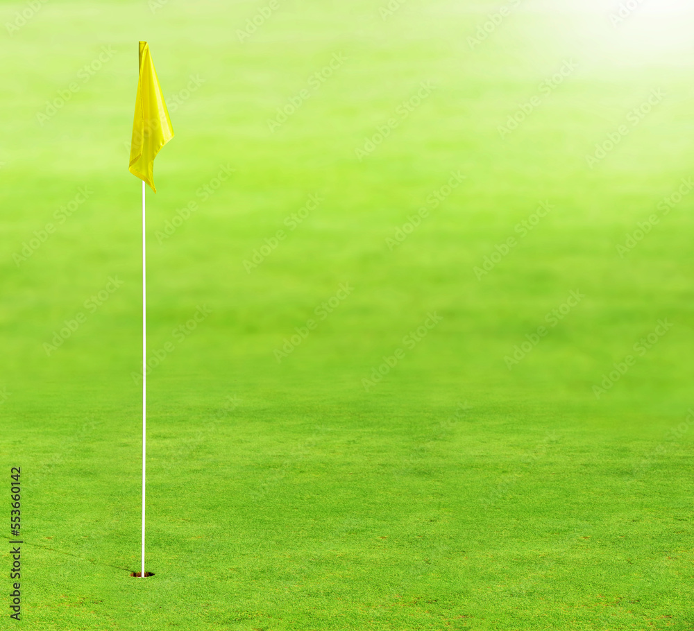 Obraz premium Golf course with green grass