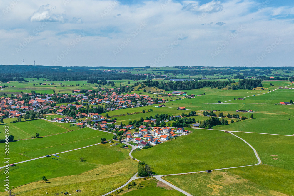 Burggen in der oberbayerischen Region Pfaffenwinkel nahe Schongau aus der Luft Burggen in der oberbayerischen Region Pfaffenwinkel nahe Schongau aus der Luft
