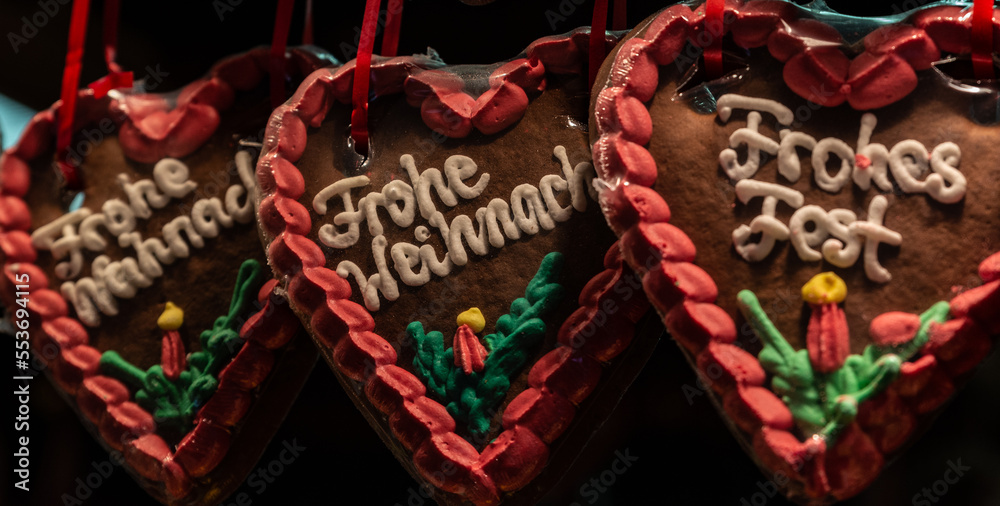Hart Shaped Christmas cookies, as sold at the 2014 Christmas Market in Munster (Germany). Inscriptions wishing potential customers a Merry Christmas (Frohe Weinach) and a Happy Holiday (Frohes Fest).