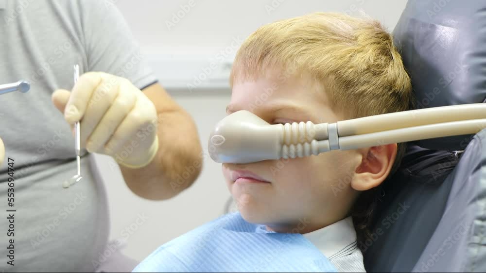 Video Stock Dentist using nitrous oxide in dental clinic while treating