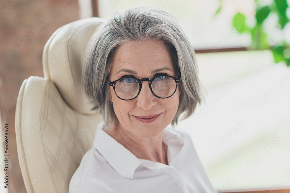 Photo of charming shiny lady teacher wear spectacles white shirt waiting pupils indoors workplace workshop Photo of charming shiny lady teacher wear spectacles white shirt waiting pupils indoors workplace workshop