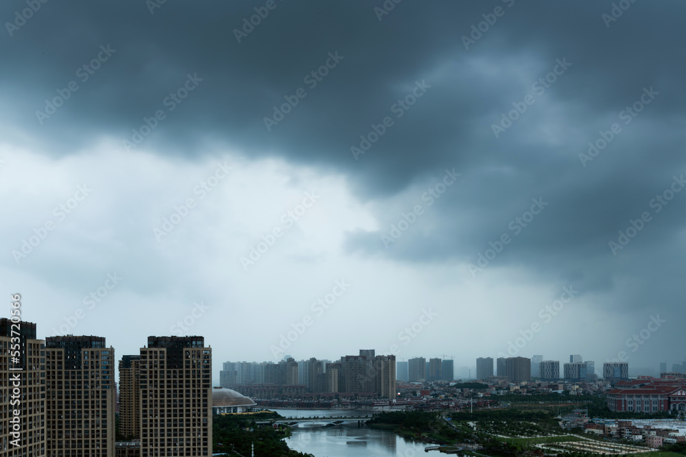 Fototapeta premium Storm clouds over the city buildings
