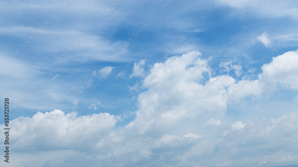 Obraz premium Beautiful blue sky with white clouds