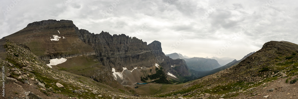 Fototapeta premium Clouds Hang Over Piegan Pass Panorama