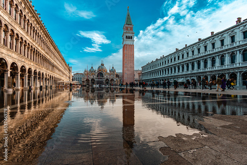 Praça de San Marco em Veneza tomada pela acqua alta © Adriano