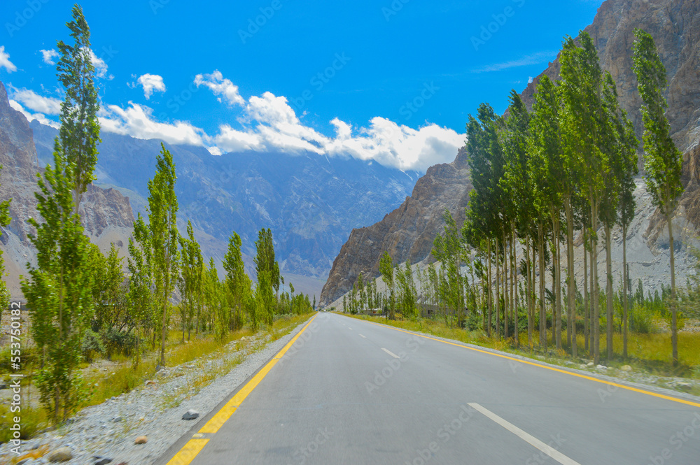 Road Hunza Valley to Passu Cones, Khunjraab Pass