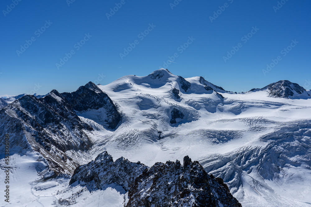 Der 3768m hohe Gipfel der Wildspitze im Pitztal