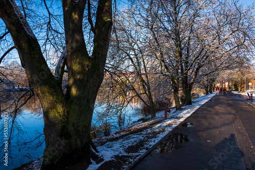 Kiel, 8. Dezember 2022, der erste Schnee diesen Jahres ist gefallen. Winterliche Impressionen in der Innenstadt, dem Hiroshimapark und dem Hafengebiet photo