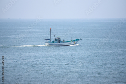 海　一隻の漁船 © xiaosan