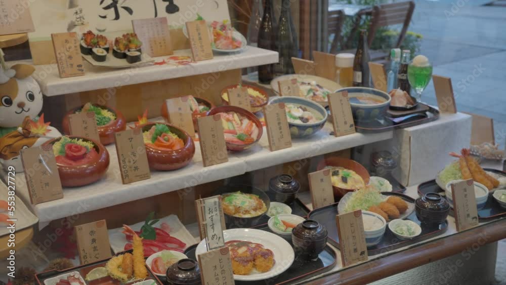 this-panning-video-shows-a-display-of-japanese-restaurant-plates-and