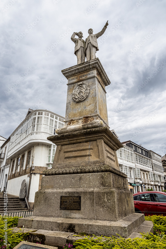 Obraz premium Statue of the Hermanos Garcia Naveira brothers at Betanzos, Coruna, Galicia, Spain.