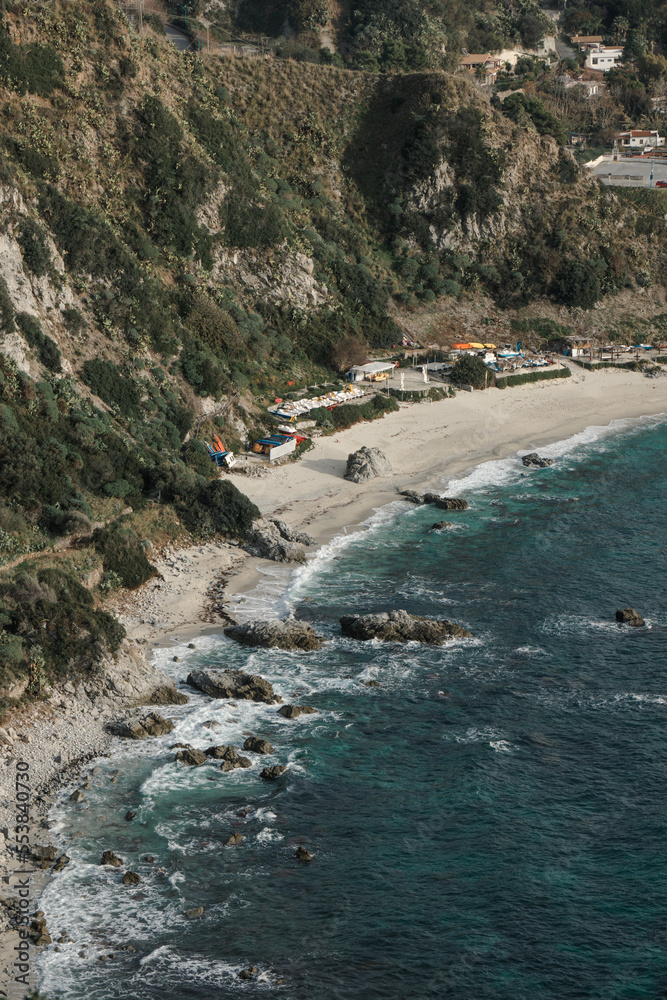Obraz premium The Italian coast at Capo Vaticano from the viewpoint. 